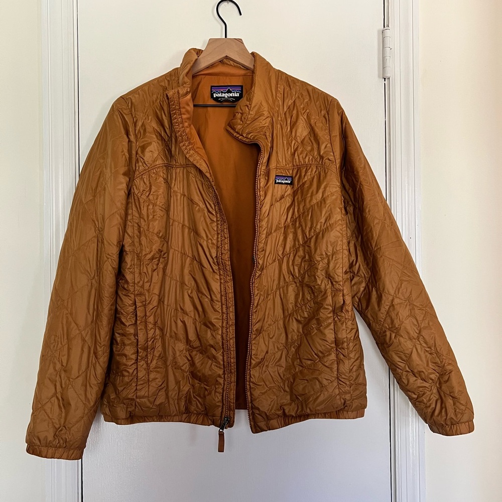 Patagonia down puffer jacket size xl in goldenrod.